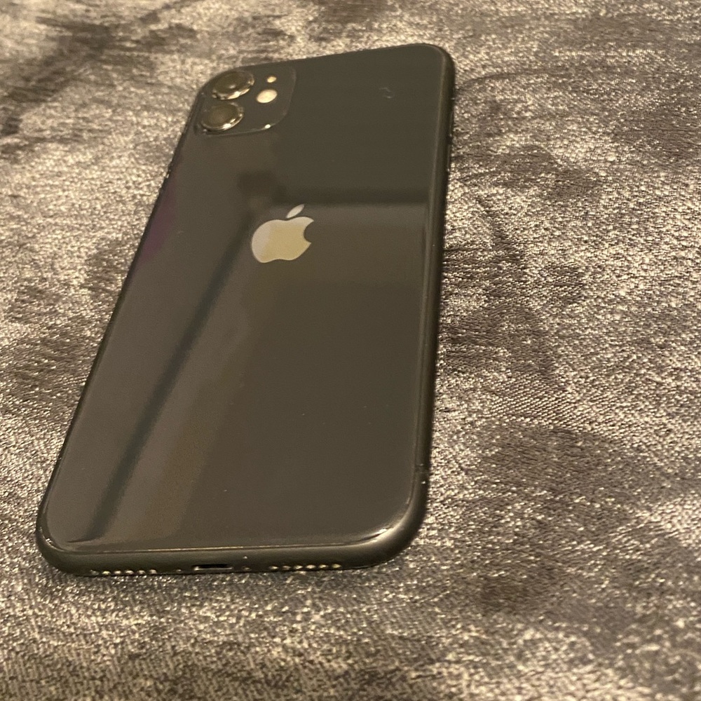 Apple iPhone 11 black Smartphone - Picture 8 of 11